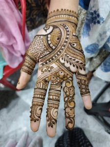 simple baby doll mehndi design