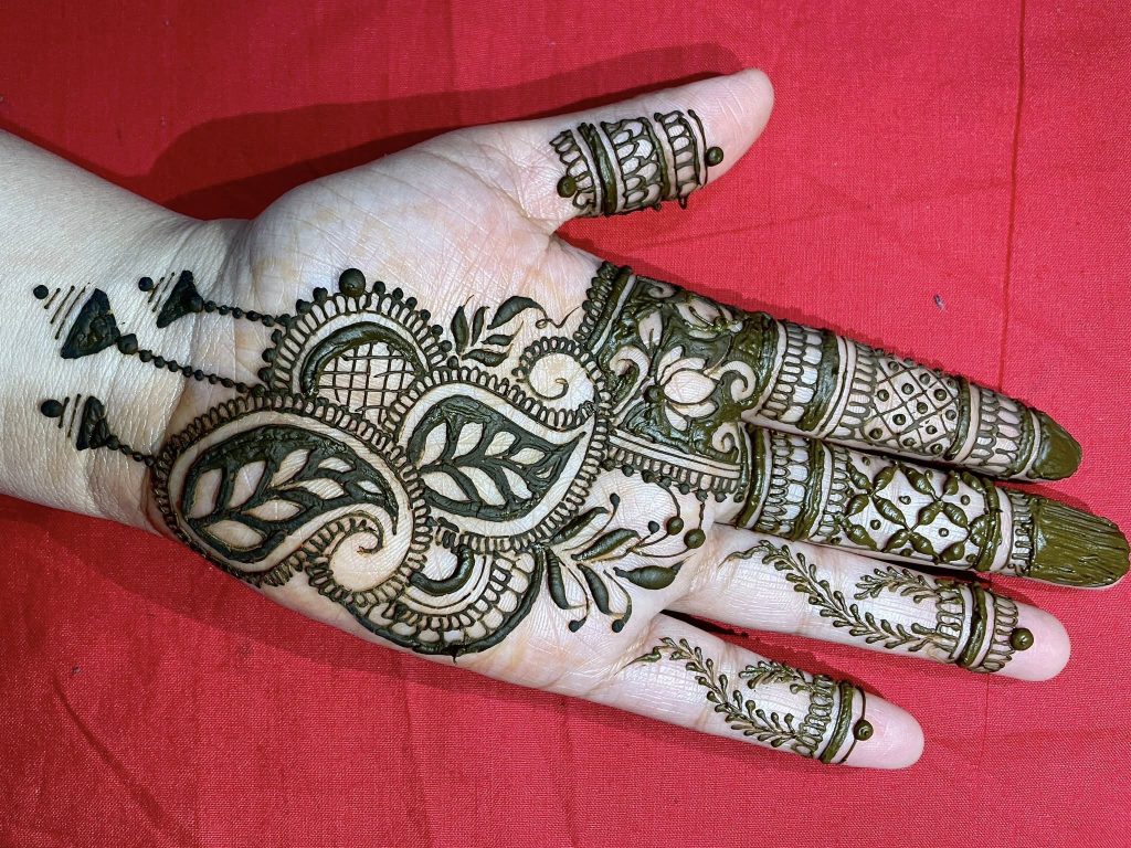 simple full finger mehndi design front hand